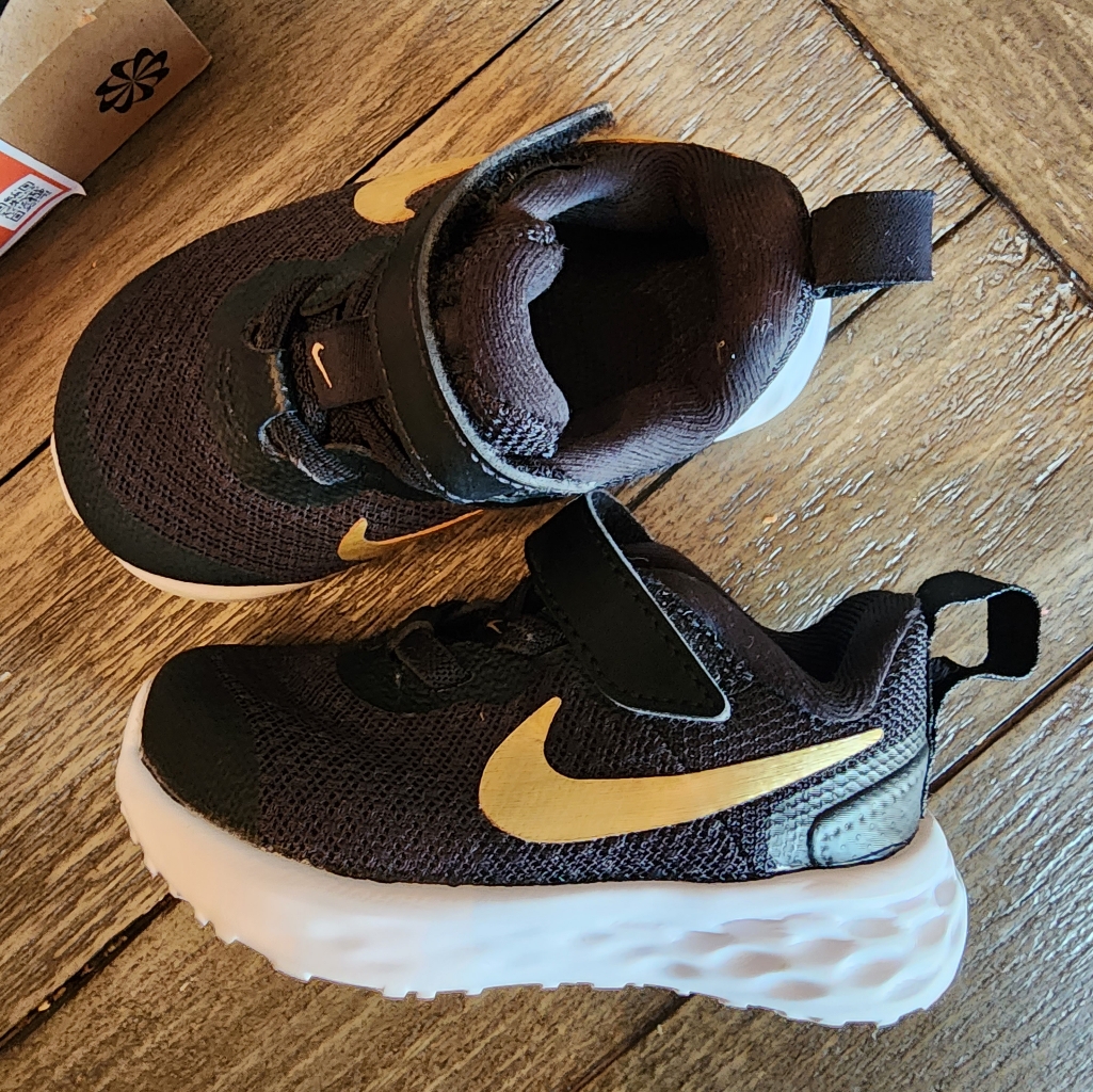 Nike Revolution